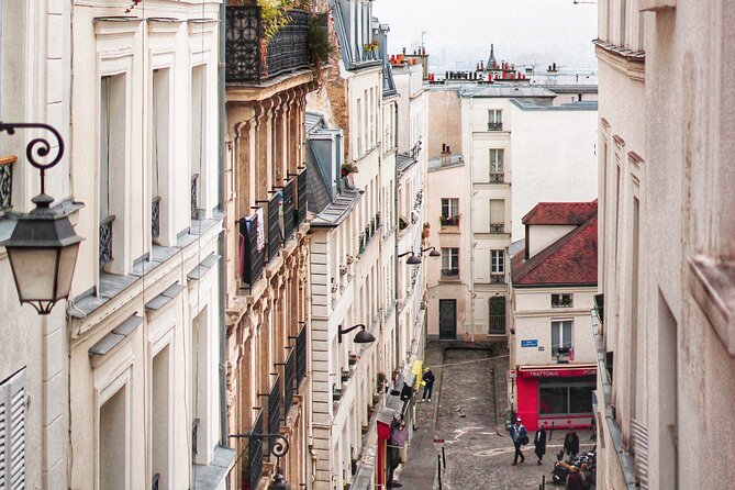 Small Group Walking Tour in Montmartre - Small Group Size