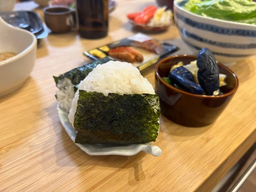 Tokyo : Onigiri Making and Combini Onigiri Eating Comparison - Exploring Onigiri Varieties in Tokyo