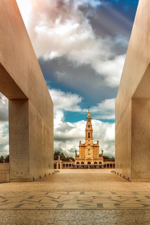 Fatima, Óbidos, Nazaré and Batalha - Full Day Private Tour - Tour Description