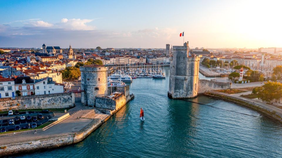 La Rochelle : Discovery Stroll and Reading Walking Tour - Immersive La Rochelle Experience