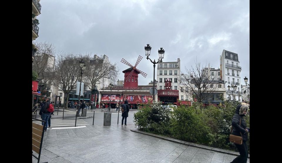 Paris: Montmartre and Sacré-Coeur Private Walking Tour - Discovering Sacré-Coeur Basilica