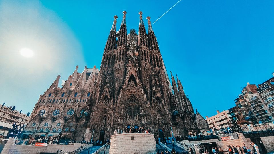 Photo Tour: Barcelona Famous Landmarks - Exploring Sagrada Familia