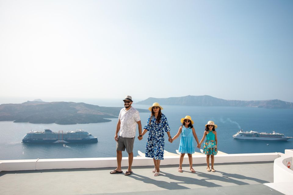 Santorini Family Photoshoot (Oia Village) - Includes