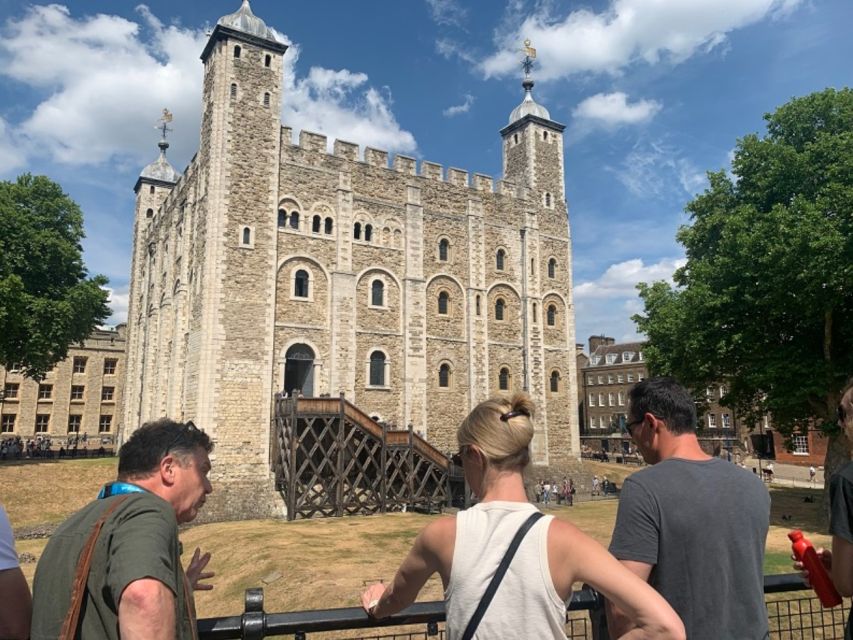 London: Tower of London Tour With Crown Jewels & Beefeaters - Tour Experience