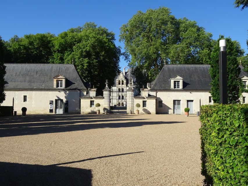 Azay-Le-Rideau Castle: Private Guided Tour With Ticket - Important Information