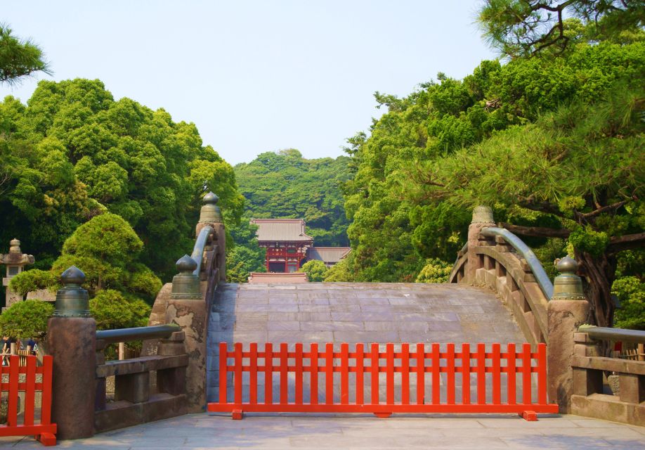 Kamakura: Great Buddha, Hase Temple, & Komachi Street Tour - Tsurugaoka Hachimangu Shrine Visit