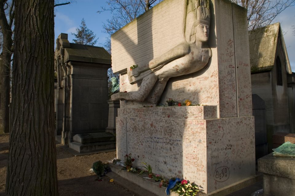 Paris: Famous Graves of Père Lachaise Small Group Tour - Important Tour Details