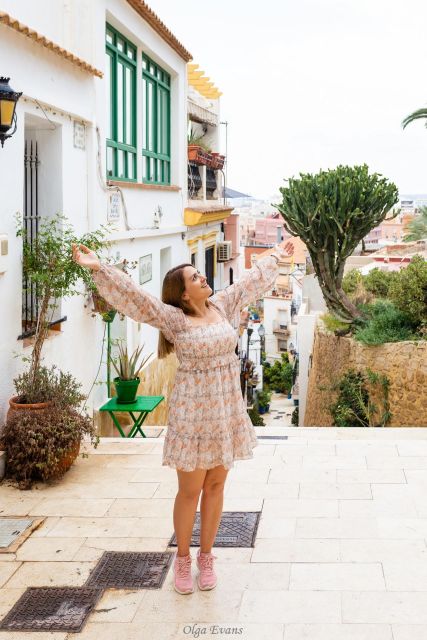 Alicante: Walking Tour Around the City With Photoshoot - Meeting Point and Cancellation Policy