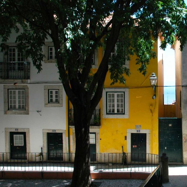 Lisbon: Old Town Walking Tour - Meeting Point Directions