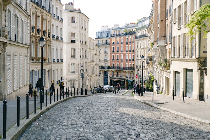 Small Group Walking Tour in Montmartre - Traveler Photos Access