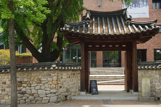 3-Hour Seoul Tasting Tour: Cityhall, Gwanghwamun & Jeongdong Area - Traveler Requirements and Notes