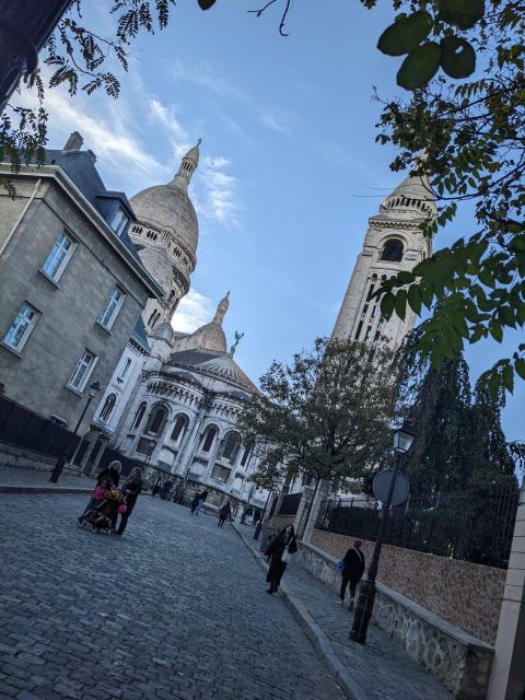 Paris: Montmartre & Sacré Coeur Tiny Group Tour - Common questions