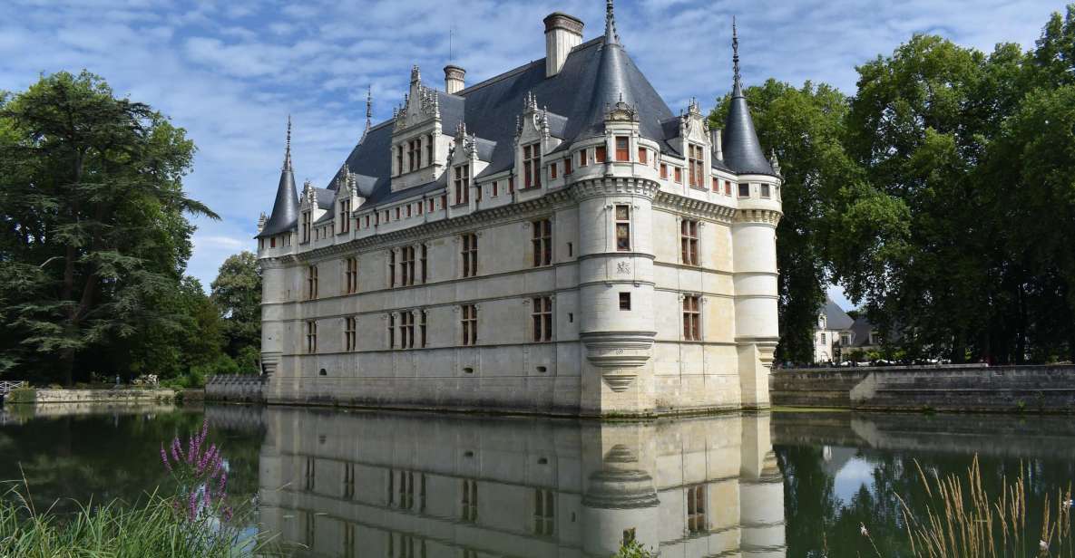 Azay-Le-Rideau Castle: Private Guided Tour With Ticket - Key Points