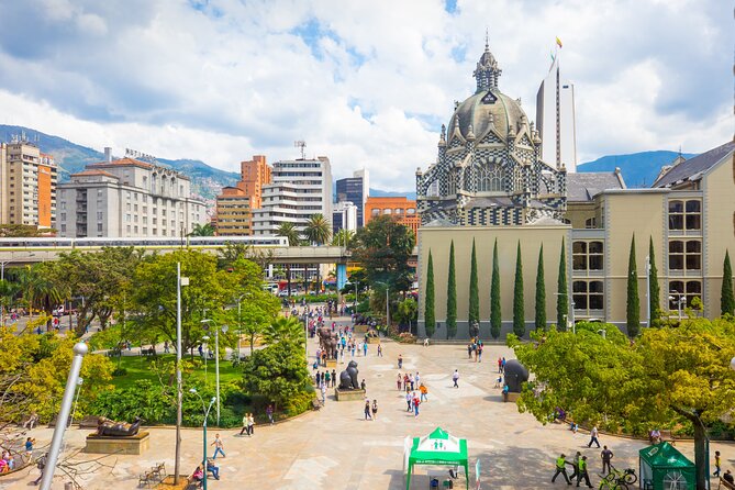 Private City Tour of Medellin With Metrocable and Commune 13 - Tour Pricing and Duration