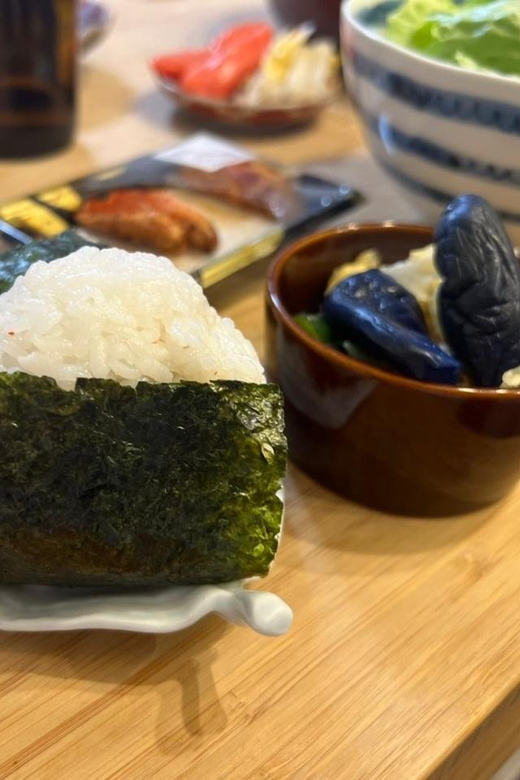 Tokyo : Onigiri Making and Combini Onigiri Eating Comparison - Key Points